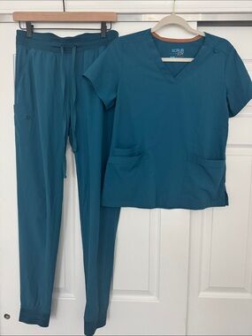 Scrub Joy Caribbean Blue Scrub Set